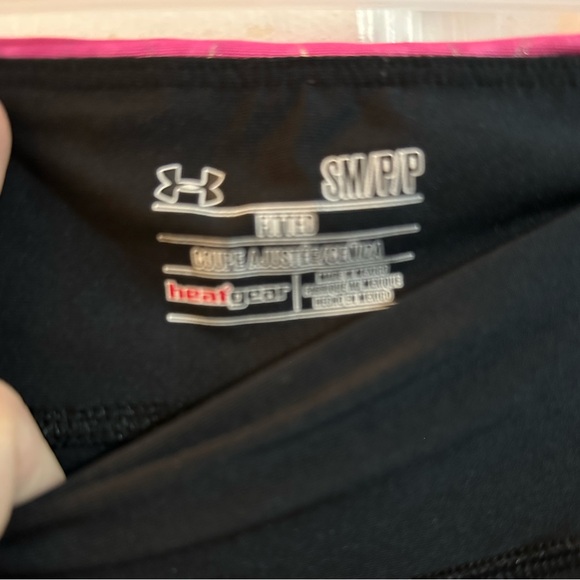 UA pink and black cropped leggings 🩷 - Picture 6 of 7